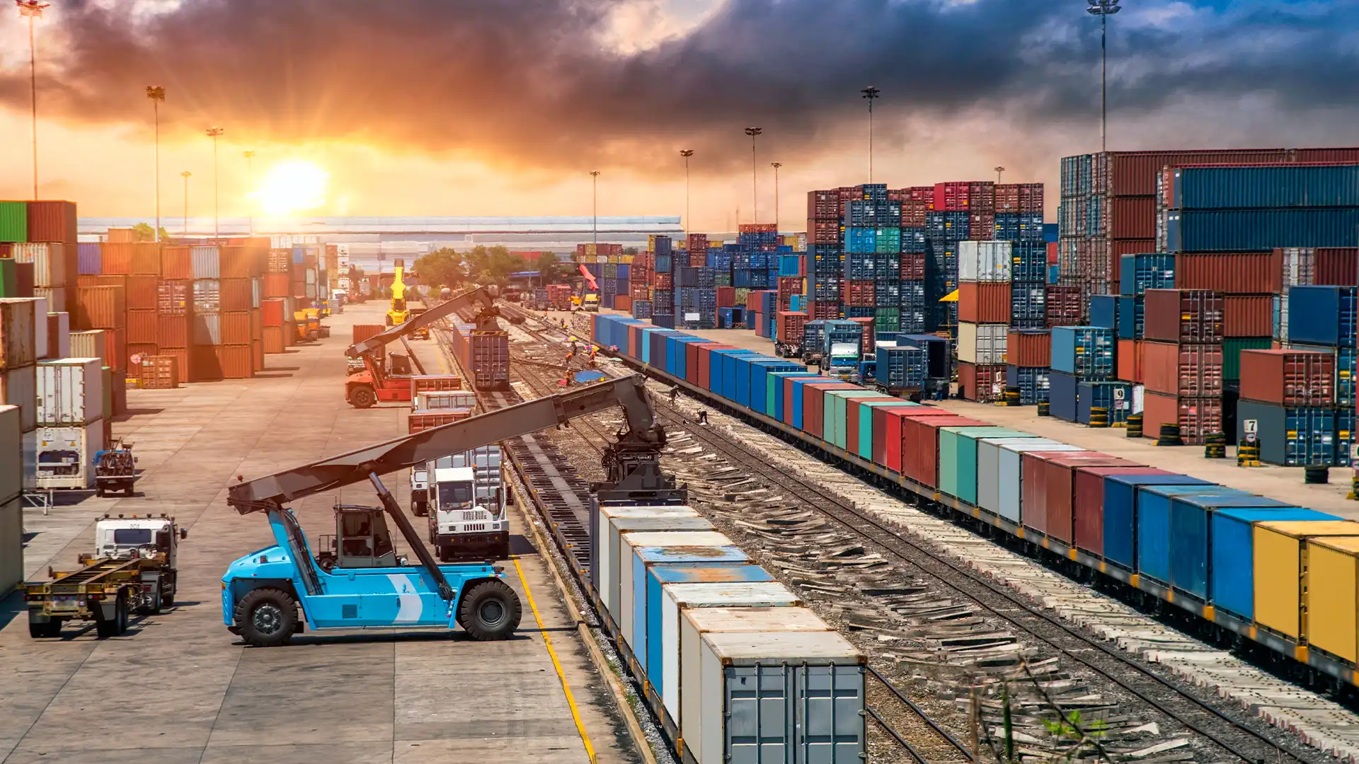 Featured image for “Rail Dwells Hit Two-Year High at LA-LB Ports Amid Record Imports – Here’s How to Keep Your Shipments Moving”